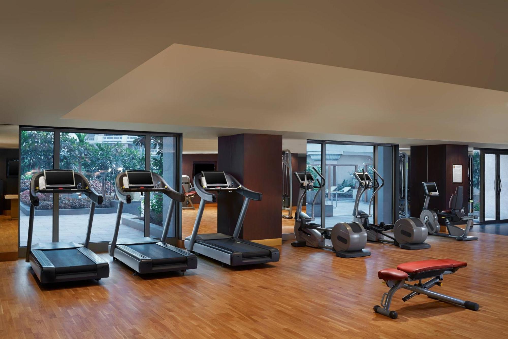 Itc Grand Chola, A Luxury Collection Hotel, Chennai Exteriör bild The gym at the hotel