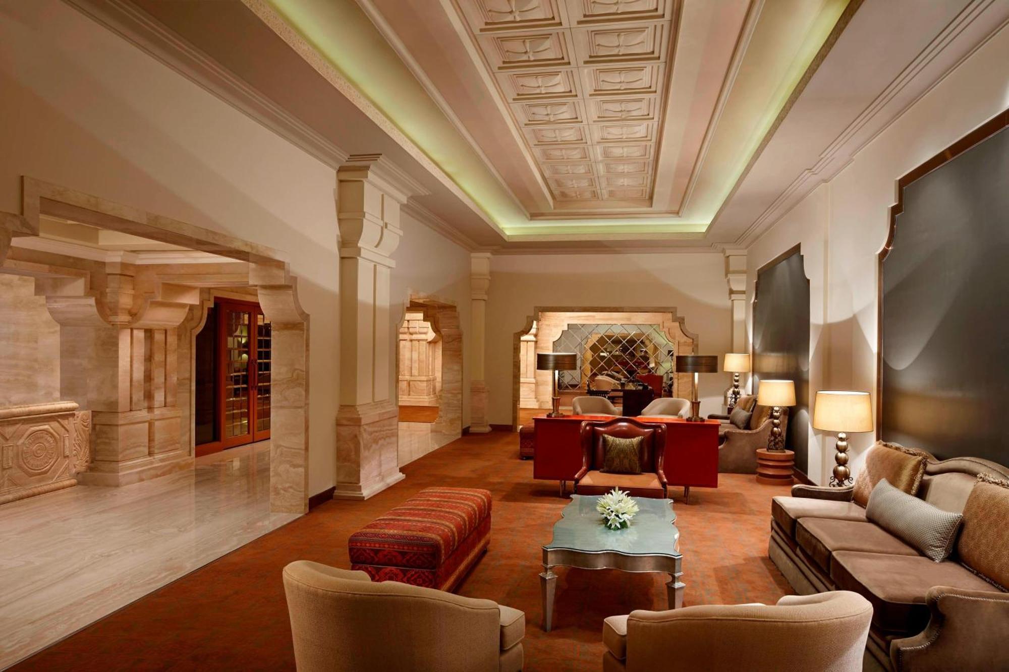 Itc Grand Chola, A Luxury Collection Hotel, Chennai Exteriör bild The Imperial Lounge at Delhi International Airport