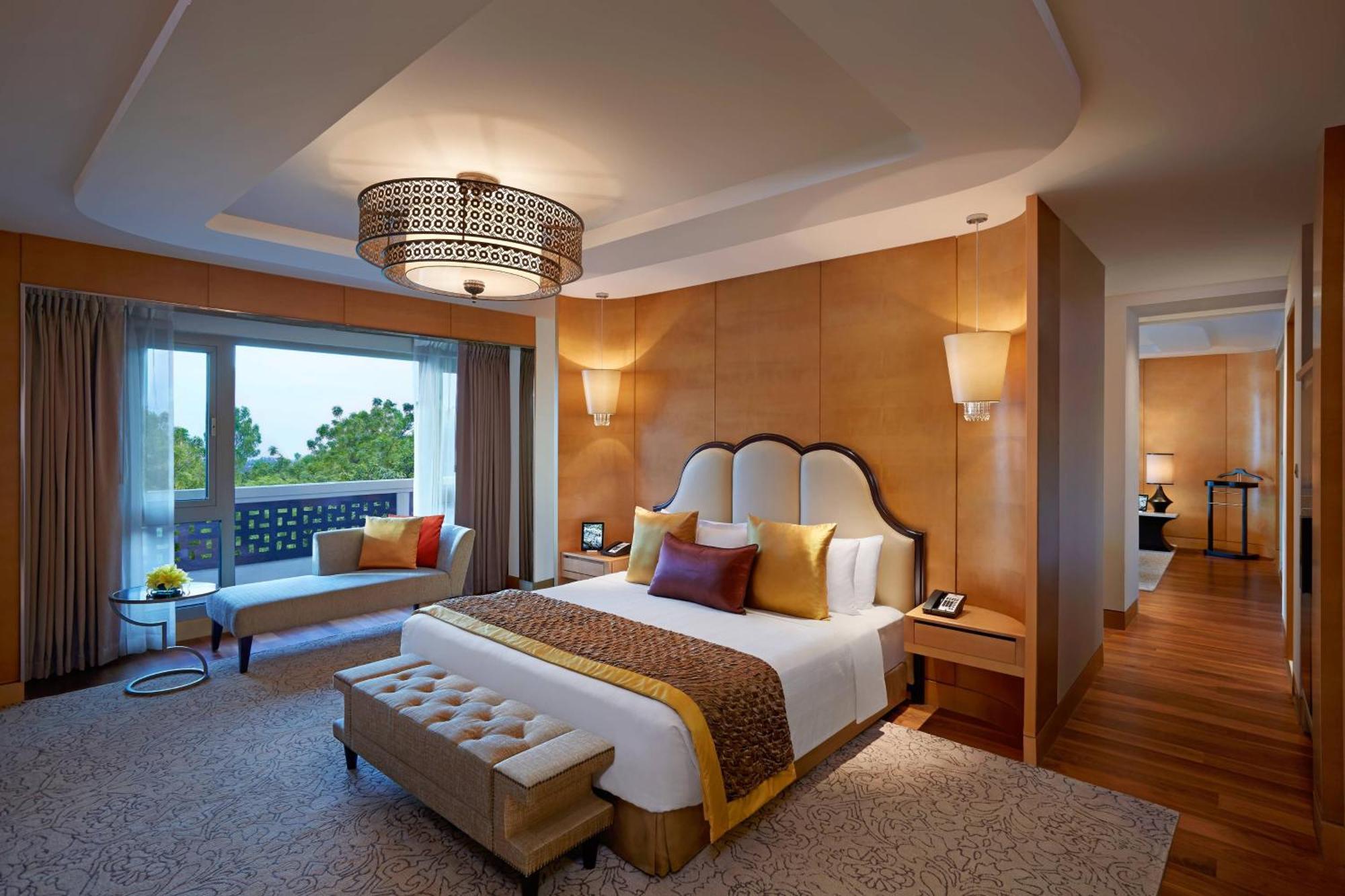 Itc Grand Chola, A Luxury Collection Hotel, Chennai Exteriör bild A bedroom at the Taj Mahal Palace
