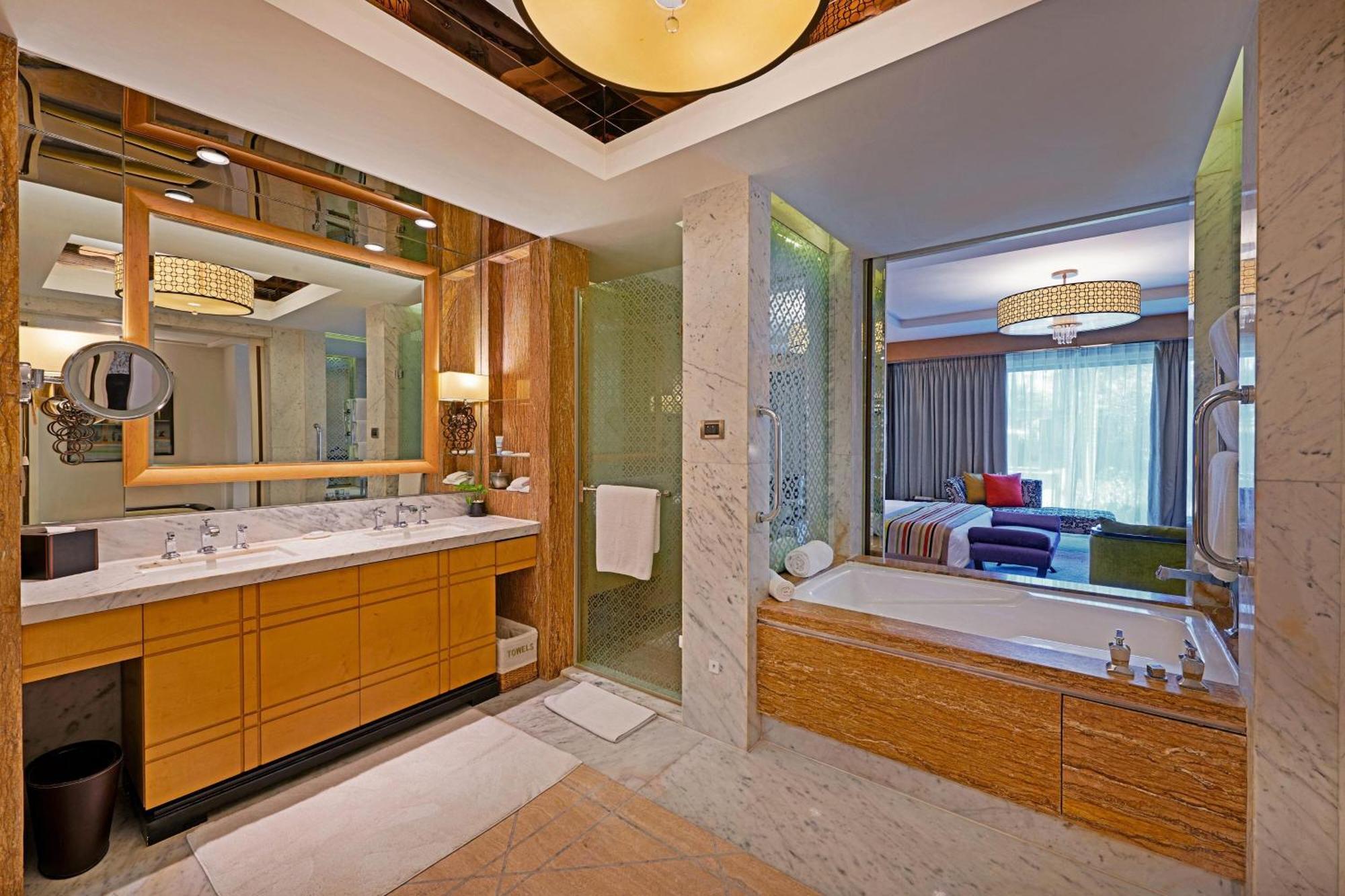 Itc Grand Chola, A Luxury Collection Hotel, Chennai Exteriör bild Bathroom