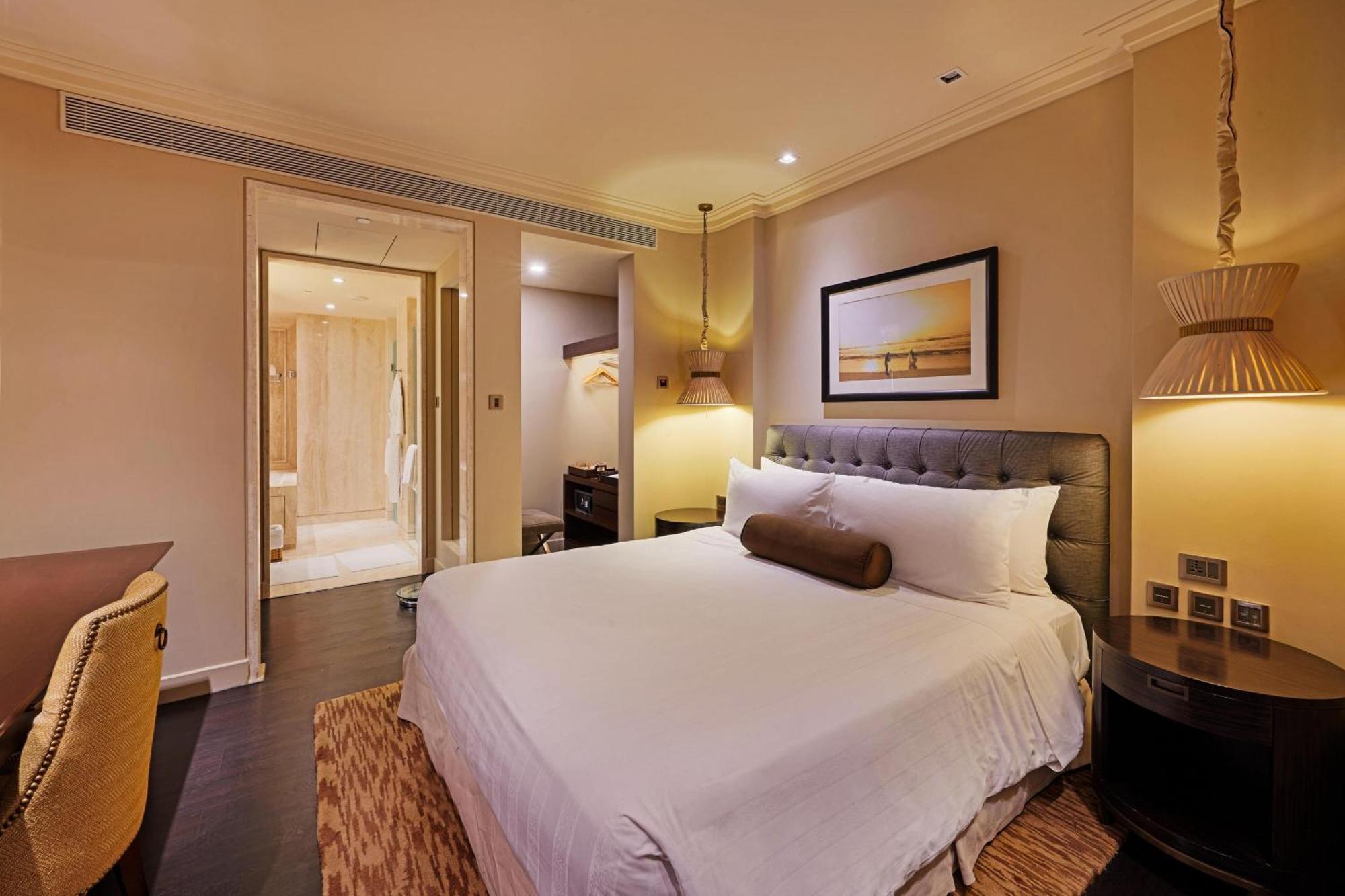 Itc Grand Chola, A Luxury Collection Hotel, Chennai Exteriör bild A bedroom at the hotel